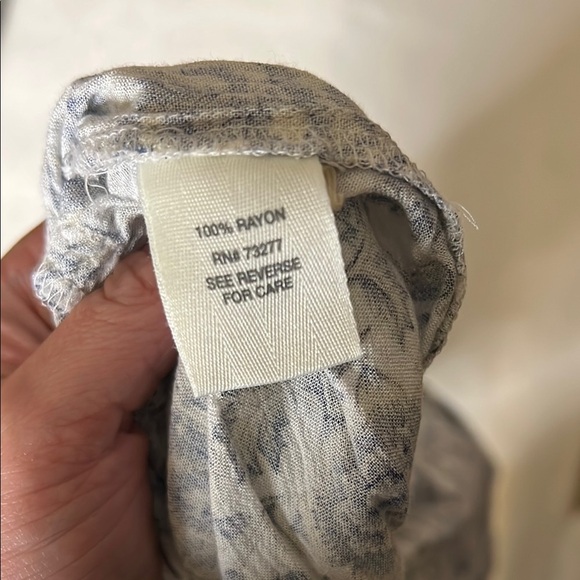 Mudd Floral Bell-Sleeve Romper Size L - Picture 8 of 8